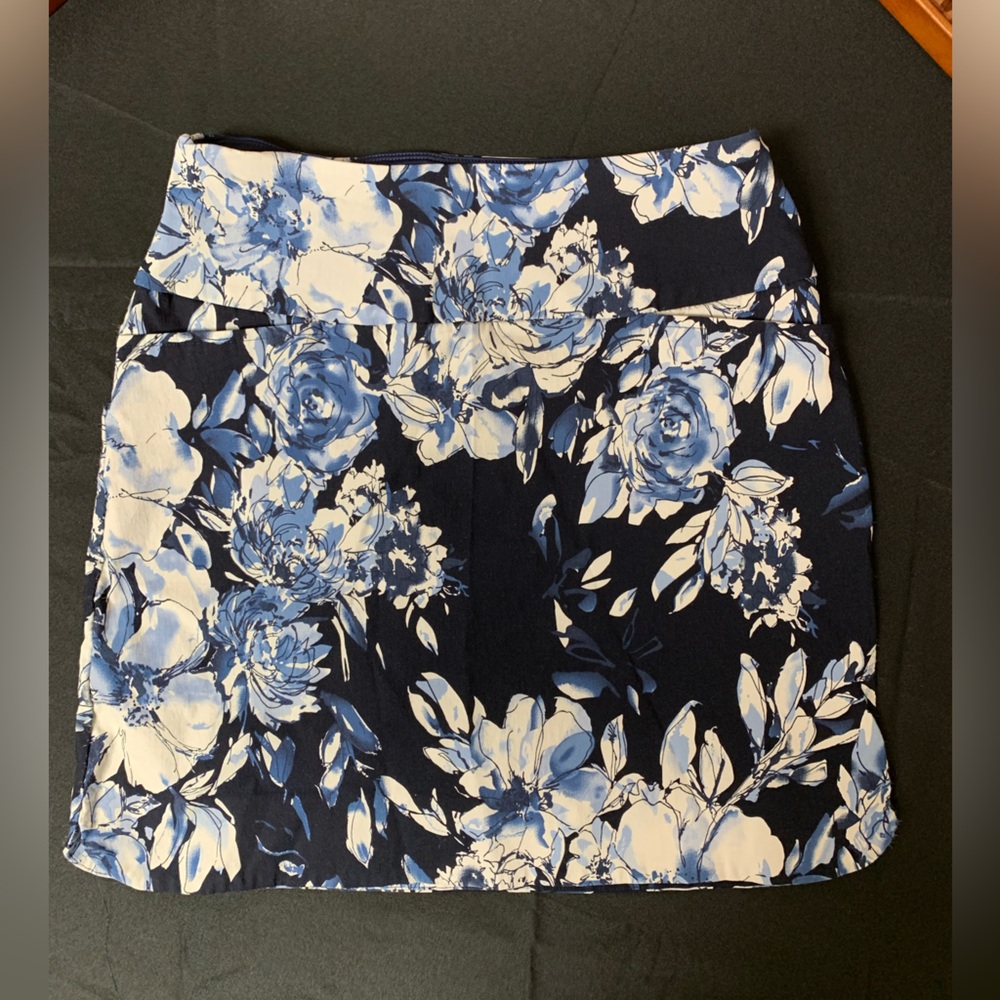 S. C.&CO Women’s Skirt Skort Like New Size M